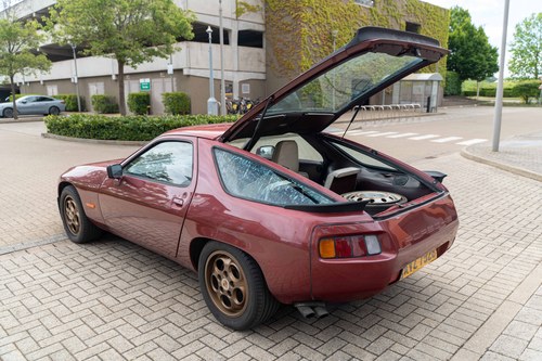 1986 Porsche 928 S2 zum Verkauf (Bild 57 von 114)