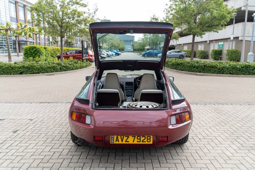1986 Porsche 928 S2 zum Verkauf (Bild 58 von 114)