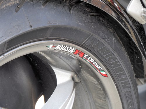 2001 MV Agusta F4 750 S till salu (bild 49 av 90)