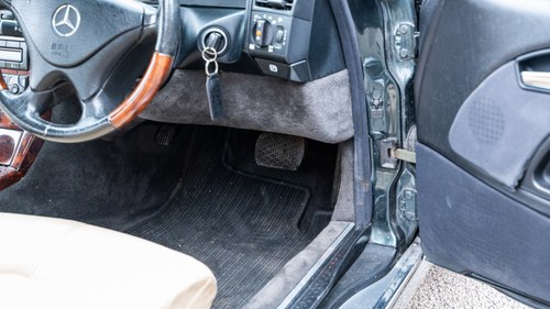 2001 Mercedes-Benz SL320 R129 Designo Allanite Edition For Sale (picture 27 of 244)