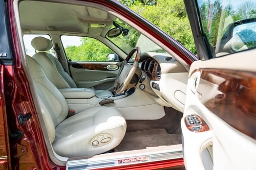 2000 Jaguar X308 XJR For Sale (picture 39 of 281)