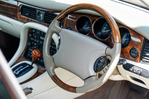 2000 Jaguar X308 XJR For Sale (picture 26 of 281)