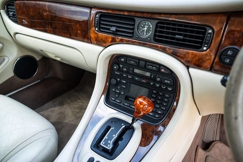 2000 Jaguar X308 XJR For Sale (picture 32 of 281)