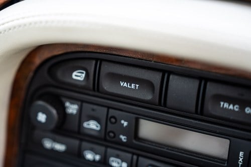 2000 Jaguar X308 XJR For Sale (picture 36 of 281)