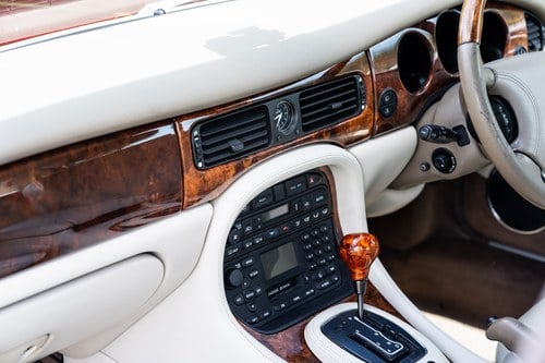 2000 Jaguar X308 XJR For Sale (picture 92 of 281)