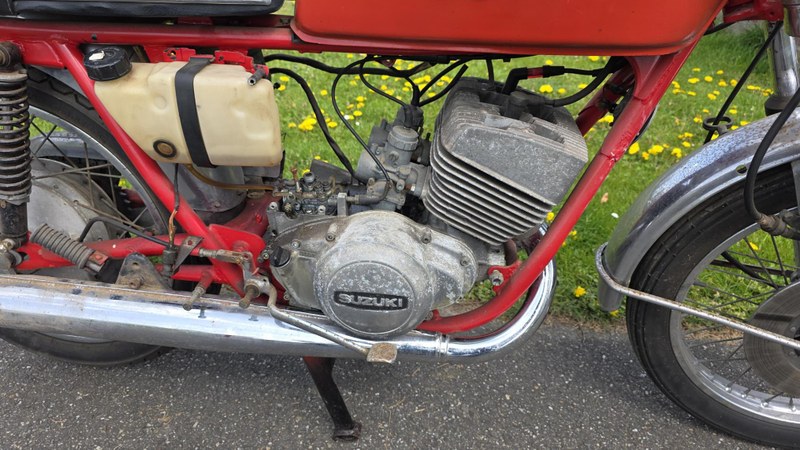 1970 Suzuki GT 250 - 2 1970 Suzuki GT 250 - 2