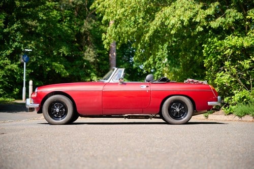 1973 MGB Roadster till salu (bild 4 av 198)