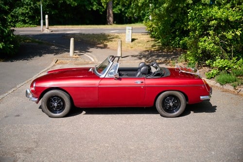 1973 MGB Roadster till salu (bild 8 av 198)