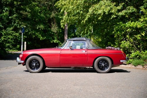 1973 MGB Roadster till salu (bild 24 av 198)