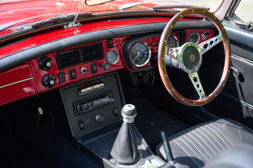 1973 MGB Roadster till salu (bild 30 av 198)