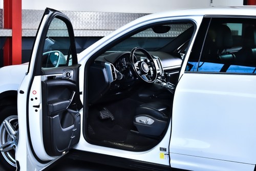 2015 Porsche Cayenne S SUV 3,6L V6 Te koop (foto 30 van 85)