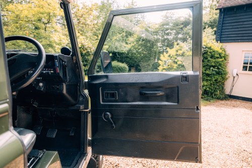 1992 Land Rover Defender 90 2.5 Petrol For Sale (picture 48 of 139)