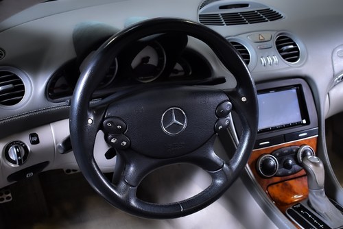 2005 Mercedes-Benz SL55 AMG till salu (bild 51 av 112)