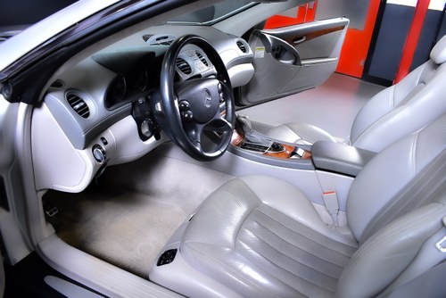 2005 Mercedes-Benz SL55 AMG till salu (bild 53 av 112)