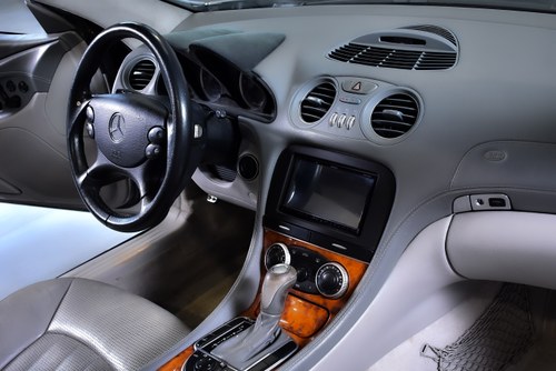 2005 Mercedes-Benz SL55 AMG till salu (bild 69 av 112)
