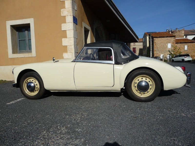 1961 MG MGA - 1 1961 MG MGA - 1