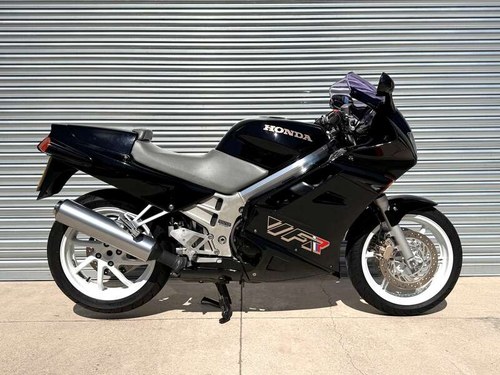 1991 HONDA VFR750FL RC36 Vente aux enchères
