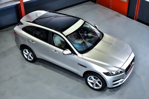 2017 Jaguar F-Pace 35t SUV Premium 3,0L V6 Te koop (foto 11 van 82)