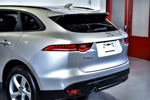 2017 Jaguar F-Pace 35t SUV Premium 3,0L V6 Te koop (foto 72 van 82)
