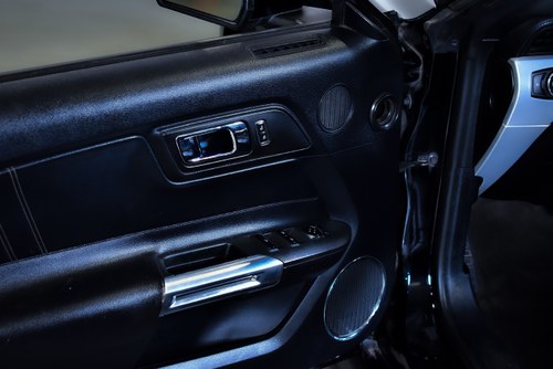 2016 Ford Mustang Ecoboost Convertible 2.3 Te koop (foto 25 van 86)