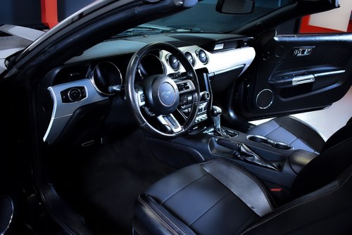 2016 Ford Mustang Ecoboost Convertible 2.3 Te koop (foto 38 van 86)