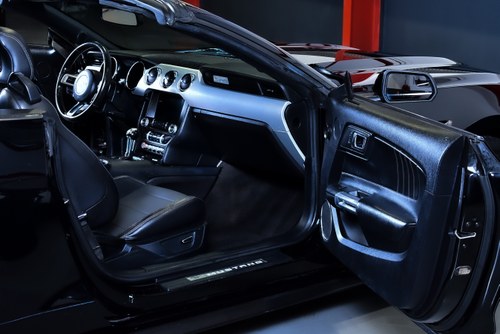 2016 Ford Mustang Ecoboost Convertible 2.3 Te koop (foto 41 van 86)