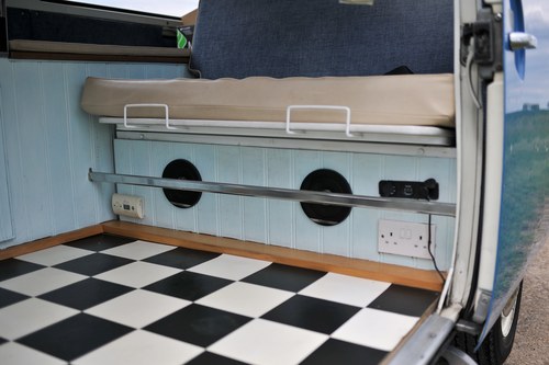 1974 Volkswagen Type 2 Bay Window Microbus Camper Conversion à vendre (picture 8 of 168)