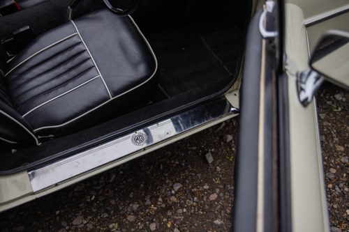 1963 MG B Roadster ‘Pull Handle’ Te koop (foto 43 van 206)
