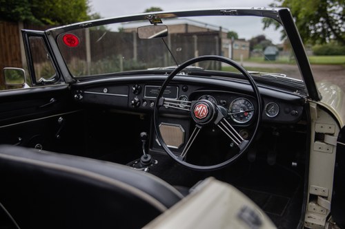 1963 MG B Roadster ‘Pull Handle’ Te koop (foto 46 van 206)