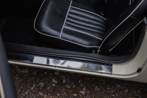 1963 MG B Roadster ‘Pull Handle’ Te koop (foto 69 van 206)