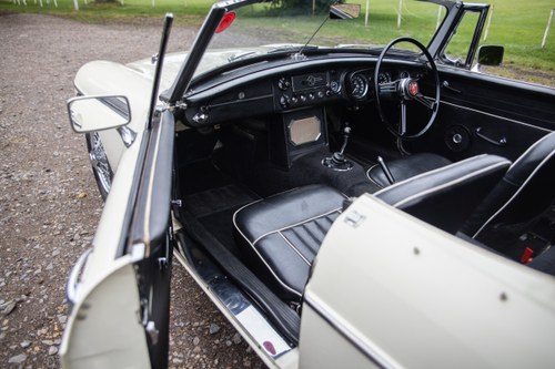 1963 MG B Roadster ‘Pull Handle’ Te koop (foto 72 van 206)