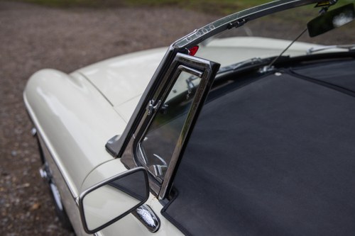 1963 MG B Roadster ‘Pull Handle’ Te koop (foto 117 van 206)