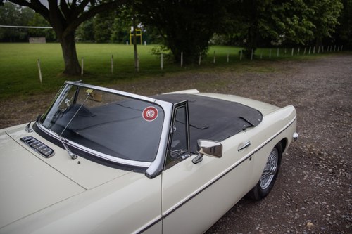 1963 MG B Roadster ‘Pull Handle’ Te koop (foto 131 van 206)