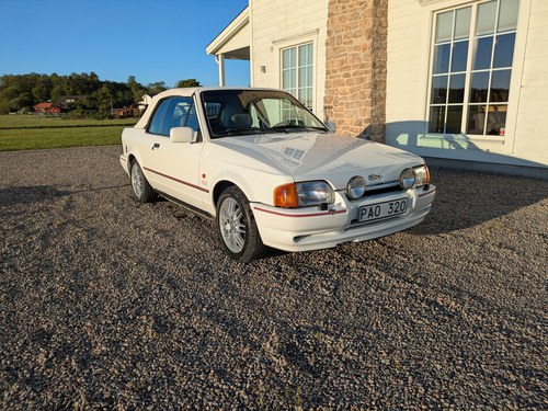 1990 Ford Escort XR3i Cabriolet till salu (bild 1 av 31)