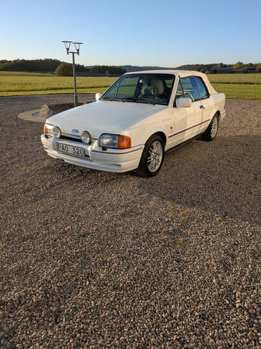 1990 Ford Escort XR3i Cabriolet till salu (bild 2 av 31)