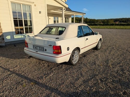 1990 Ford Escort XR3i Cabriolet till salu (bild 5 av 31)