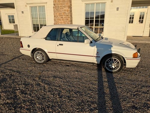 1990 Ford Escort XR3i Cabriolet till salu (bild 6 av 31)