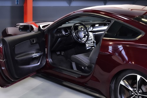 2018 Ford Mustang EcoBoost Coupe Te koop (foto 27 van 76)
