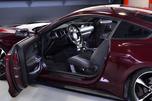 2018 Ford Mustang EcoBoost Coupe Te koop (foto 28 van 76)
