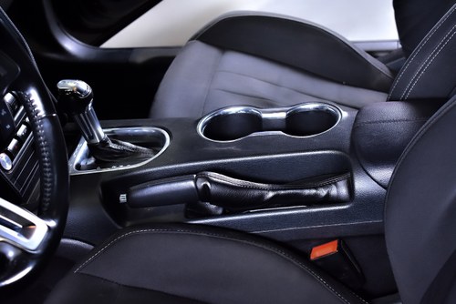 2018 Ford Mustang EcoBoost Coupe Te koop (foto 30 van 76)