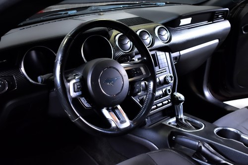 2018 Ford Mustang EcoBoost Coupe Te koop (foto 36 van 76)