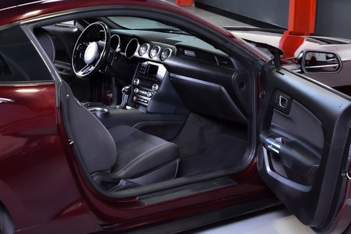 2018 Ford Mustang EcoBoost Coupe Te koop (foto 39 van 76)
