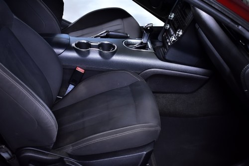 2018 Ford Mustang EcoBoost Coupe Te koop (foto 40 van 76)