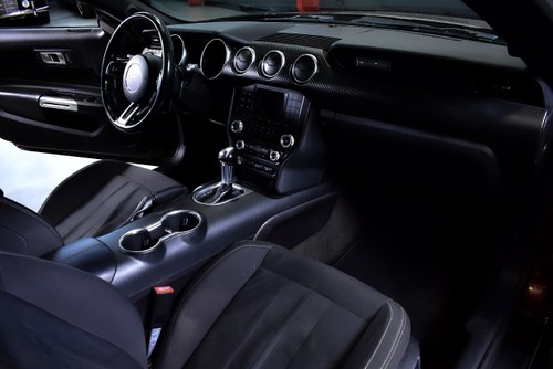 2018 Ford Mustang EcoBoost Coupe Te koop (foto 42 van 76)