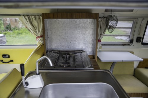 1973 Volkswagen T2 Camper Van RHD For Sale (picture 57 of 151)