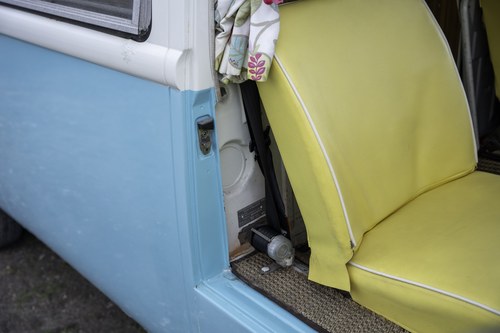 1973 Volkswagen T2 Camper Van RHD For Sale (picture 74 of 151)