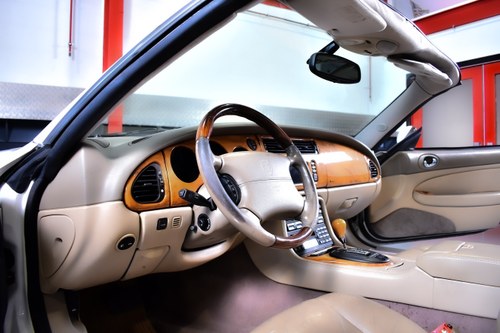 2001 Jaguar XKR Convertible X100 till salu (bild 37 av 79)