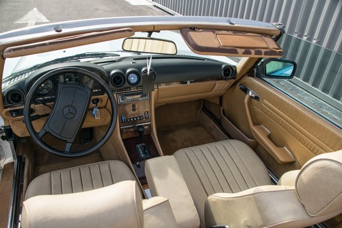 1986 Mercedes-Benz 560 SL R107 à vendre (picture 24 of 201)