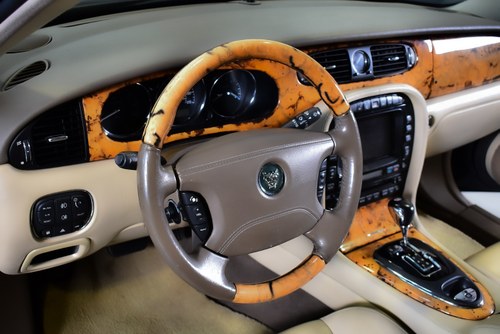 2006 Jaguar XJR (X350) Saloon 4,2L Supercharged V8 till salu (bild 32 av 98)
