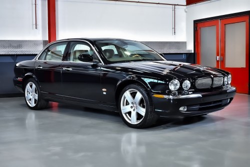 2006 Jaguar XJR (X350) Saloon 4,2L Supercharged V8 till salu (bild 1 av 98)